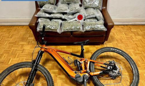 punonjes i nje kompanie transporti 35 vjecari kapet me 11 kg droge dhe nje biciklete te vjedhur