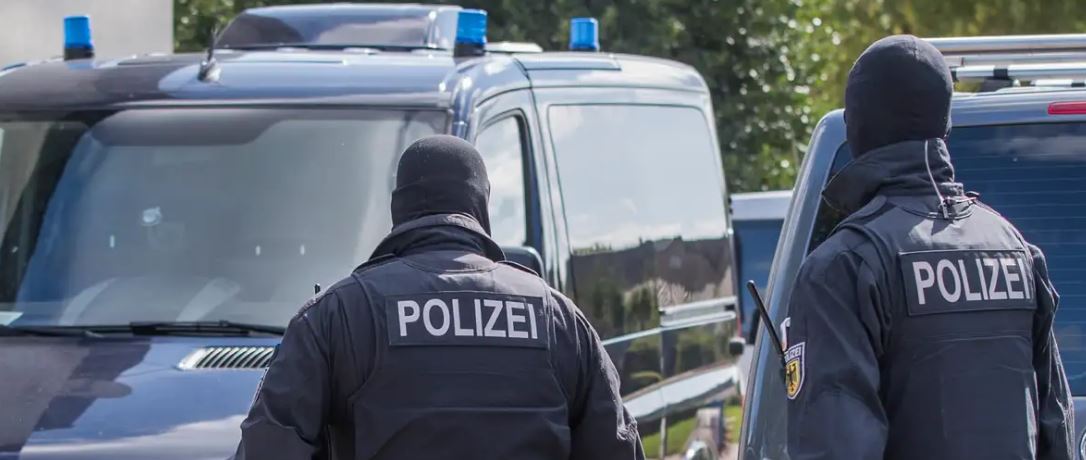 qindra police ne gjermani nen dyshim per qendrime ekstremiste