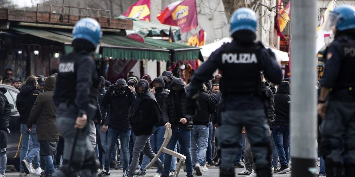 roma ne ethet e derbit tension i larte ne kryeqytet tifozet perplasen dhunshem