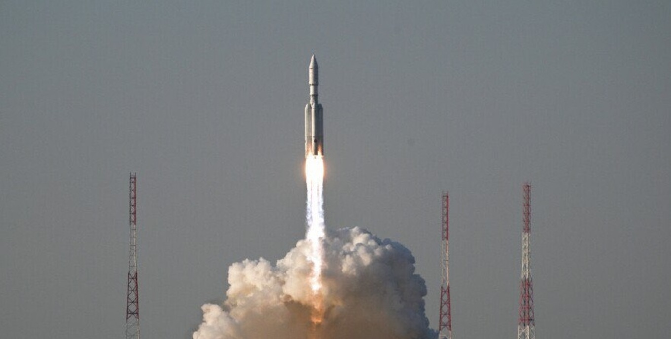 rusi testimi i sotem i raketes angara i suksesshem pas anulimeve te njepasnjeshme