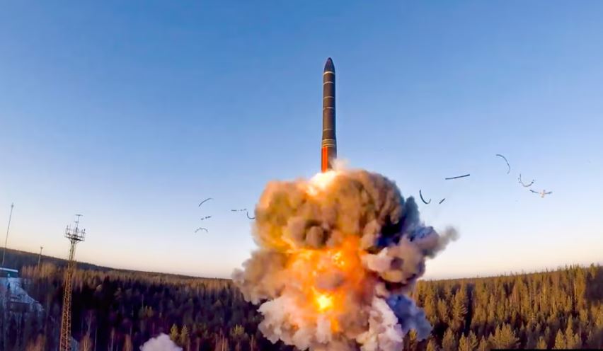 rusia forcon muskujt teston nje rakete balistike nderkontinentale