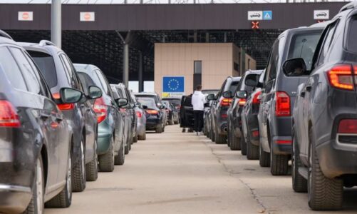 “Situatë e tensionuar e sigurisë”/ Serbia bllokon kalimin në kufi, Kosova thirrje qytetarëve: Shmangni me çdo kush kalimin nëpër territorin serb