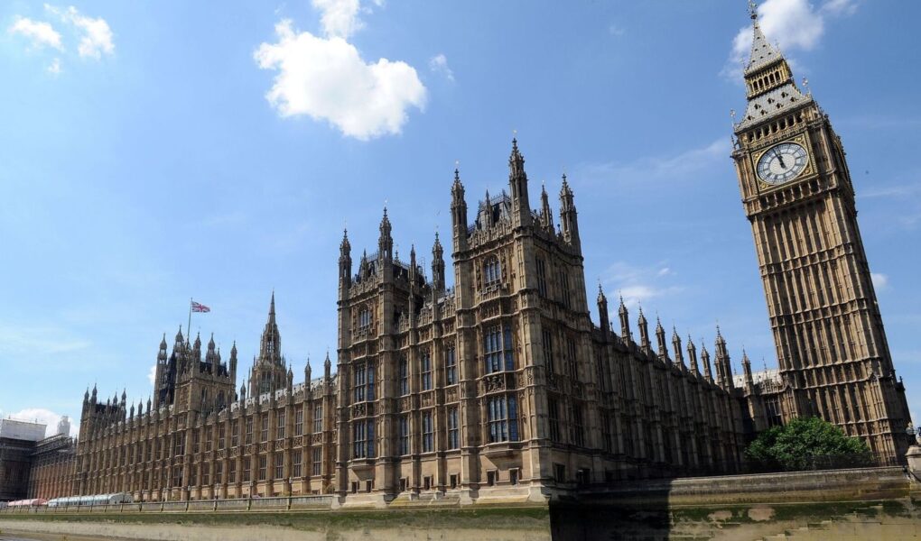 studiues parlamentar britanik akuzohet per spiunazh ne favor te kines