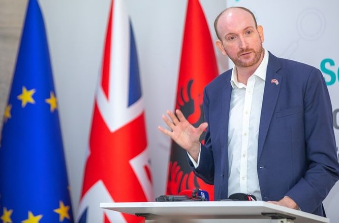 sulmet e metes pas shba edhe ambasadori britanik mbeshtet spak ti jepet fund pandeshkueshmerise ne interes te qytetareve shqiptare