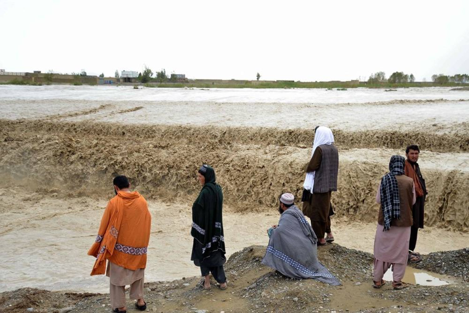 te pakten 33 te vdekur ne afganistan si pasoje e reshjeve te dendura te shiut