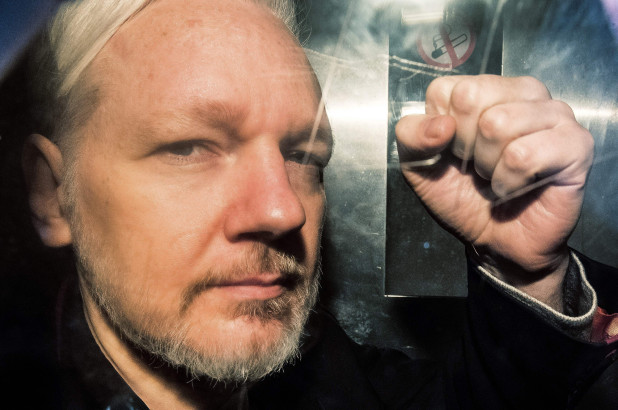 themeluesi i wikileaks julian assange prej 5 vitesh i burgosur ne britanine e madhe