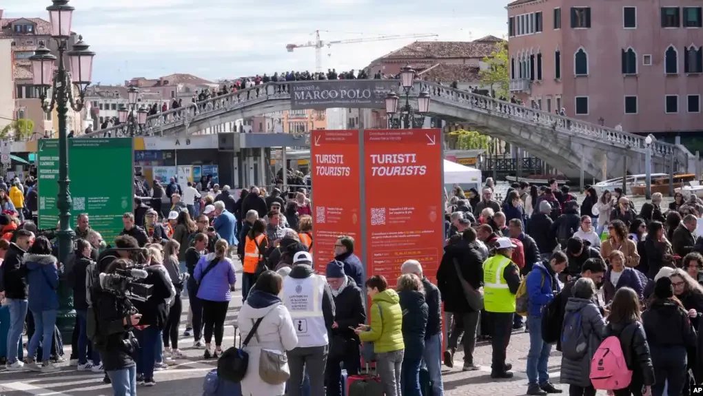 venecia vendos takse te re per te mbajtur nen kontroll fluksin e vizitoreve ja sa do te paguajne turistet