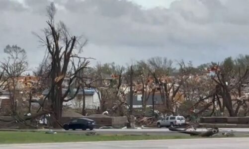 VIDEO/ Dhjetëra tornado godasin shtetet qendrore të SHBA, pritet që fenomeni natyror të prekë dhe…