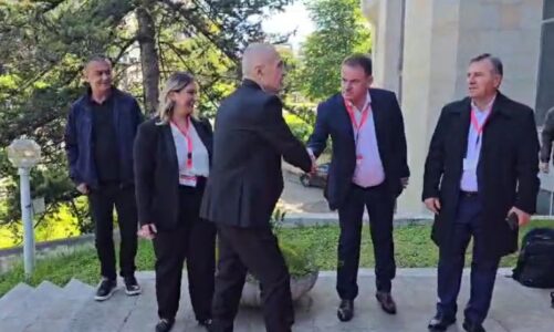 VIDEO/ Konventa Kombëtare e PL-së, Ilir Meta mbërrin në Pallatin e Kongreseve