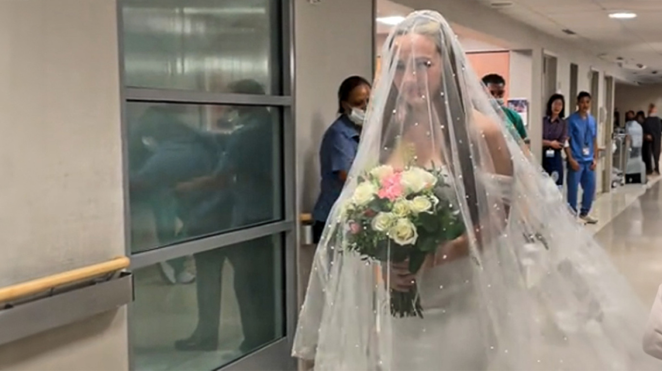 video prekese vajza martohet ne nje spital te nju jorkut qe babai ta shihte para se te vdiste