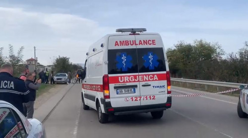 furgoni i ministrise se shendetesise doli nga rruga shoferi humb jeten pasi pesoi atak kardiak ja si eshte gjendja e pasagjereve