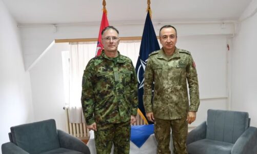 gjendja e sigurise ne rajon komandanti i kfor it bisedon me shefin e ushtrise serbe ja cfare u diskutua