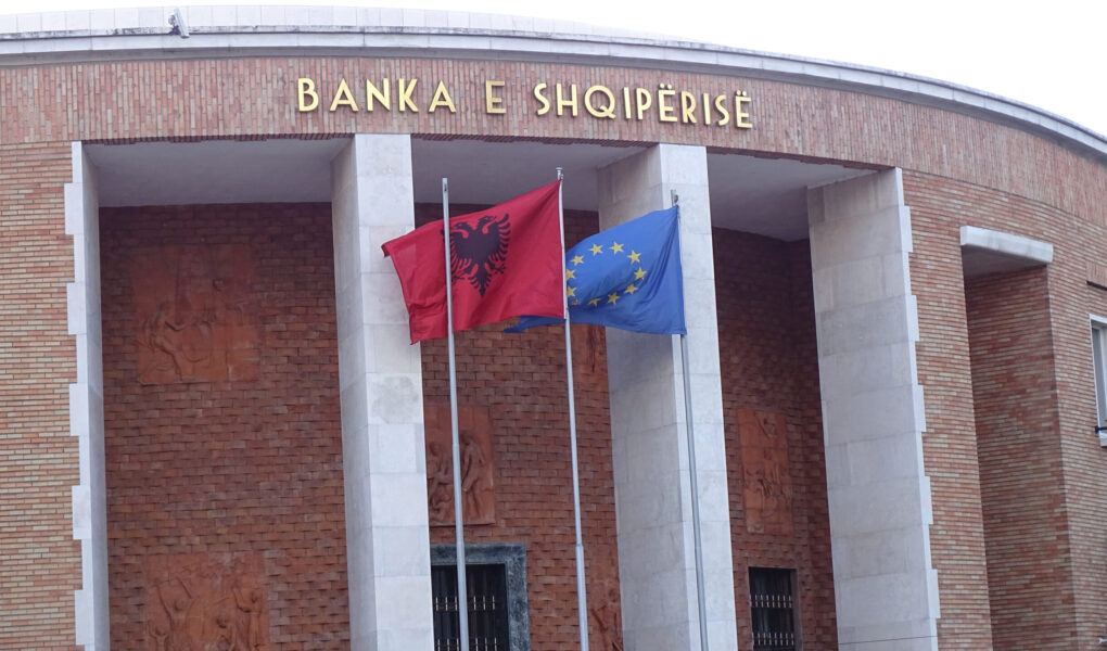 mashtrimi me mikrokredite banka e shqiperise revokon licencat e mca dhe final cfare do te ndodhe me portofolin e klienteve te ketyre dy shoqerive