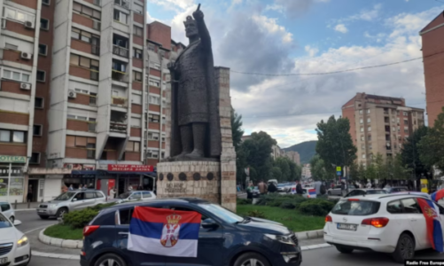 miratimi i rezolutes per srebrenicen qytetaret ne veri te kosoves dalin ne mbeshtetje te serbeve dhe vucicit