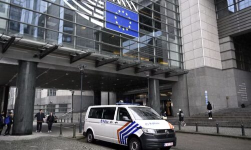 policia kontrolle ne zyrat e parlamentit evropian dyshohet per nderhyrje ruse
