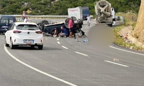 aksident i rende kamioni perplaset me nje makine nje person humb jeten nje tjeter mbetet i plagosur foto