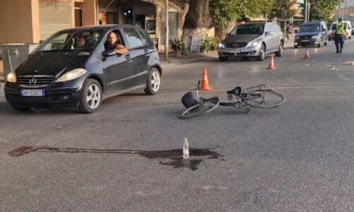 aksident ne aksin fier levan makina perplas 80 vjecarin qe udhetonte me biciklete