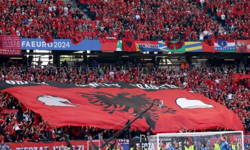 ambasadoret e shqiperise uefa befasohet nga tifozet kuqezi derbi i ballkanit shoqerohet meperqafime fotovideo