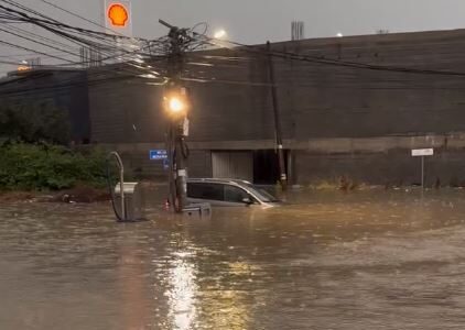 cmendet moti permbytet prishtina uji mbulon automjetet qytetaret kerkojne ndihme makinat po lundrojne