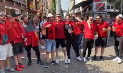 dusseldorfi vishet kuq e zi meta shpendan videon e tifozeve para ndeshjes me spanjen