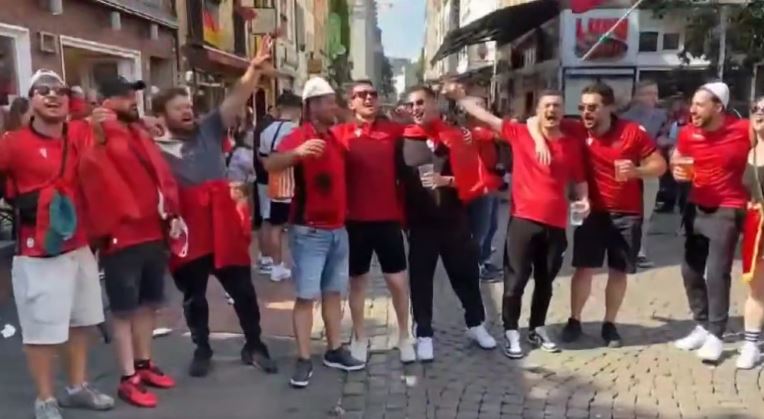 dusseldorfi vishet kuq e zi meta shpendan videon e tifozeve para ndeshjes me spanjen