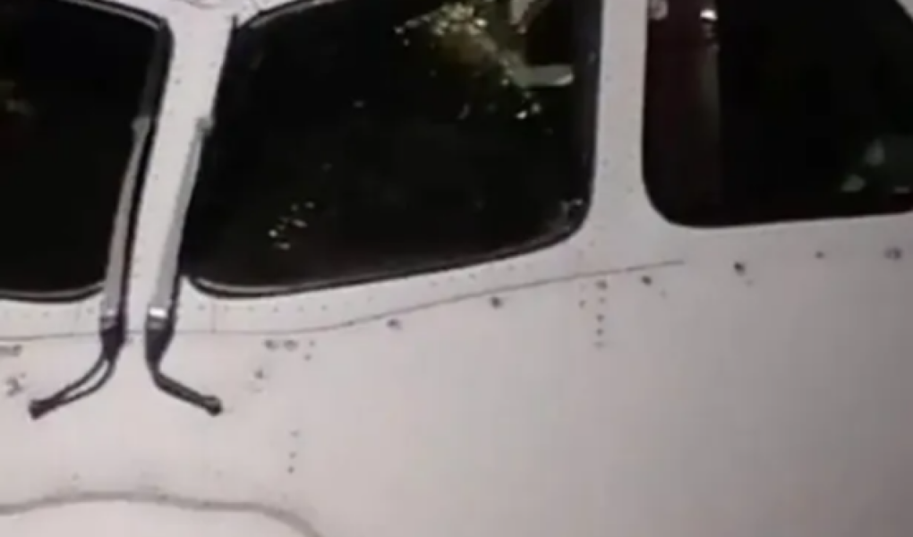 foto xhami i nje avioni boeing plas papritur ne 12 000 metra lartesi