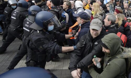 gjermani perplasje mes policise dhe protestuesve para mbajtjes se kongresit te adf se