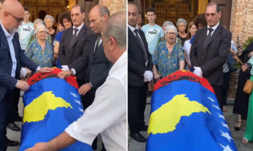 i jepet lamtumira e fundit at antonio belushit prifti arberesh percillet ne banesen e fundit me flamurin shqiptar dhe ate te kosoves