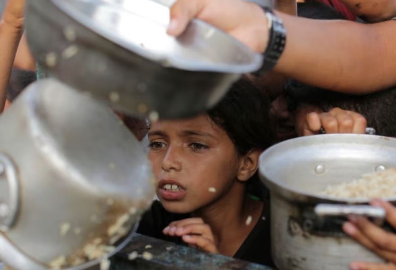izraeli ndalon luftimet gjate dites per te mundesuar hyrjen e ndihmave humanitare ne gaza