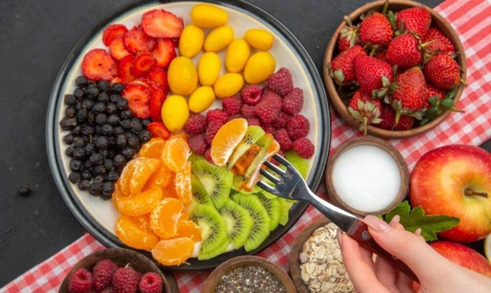 kater fruta te pasura me fibra qe duhet ti perfshini ne menyne tuaj nese deshironi te humbni peshe