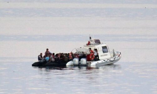 mbytja e varkes me emigrante ne ujerat e kalabrise 34 te vdekur 66 te zhdukur mes tyre 26 femije