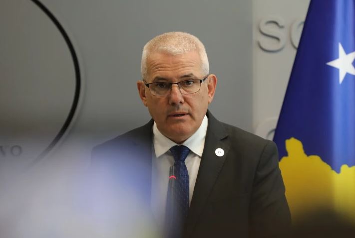 ministri i brendshem i kosoves qeveria e serbise po financon terrorizmin