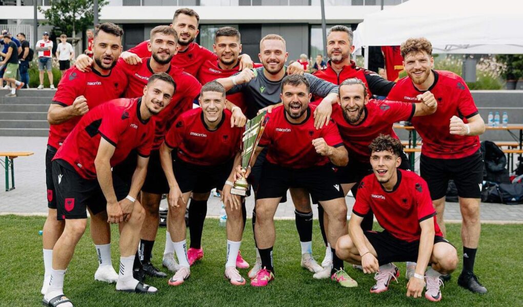 nje ish futbollist i kukesit dhe shume te tjere nga ekipi kosova dyseldorf ne perberje shqiperia fiton turneun e tifozeve ne gjermani