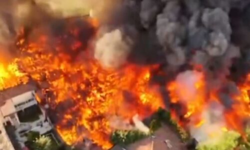 pamje apokaliptike ministri balla publikon videon nga zjarri ne shkoder forcat e armatosura nderhyrje nga ajri permes helikopterit