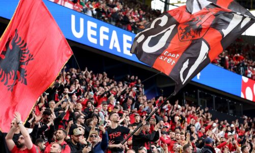 pamjet shqiperia fitoi perballe italise neshkallet e stadiumit