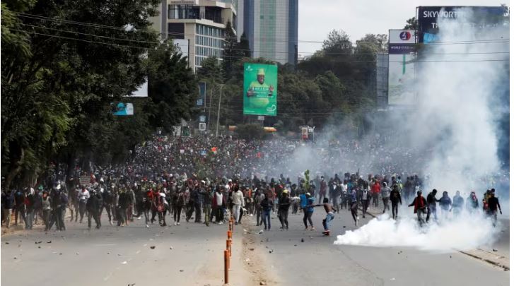 parlamenti kenian ne flake shenohen disa te vdekur protestuesit hyjne ne ndertese