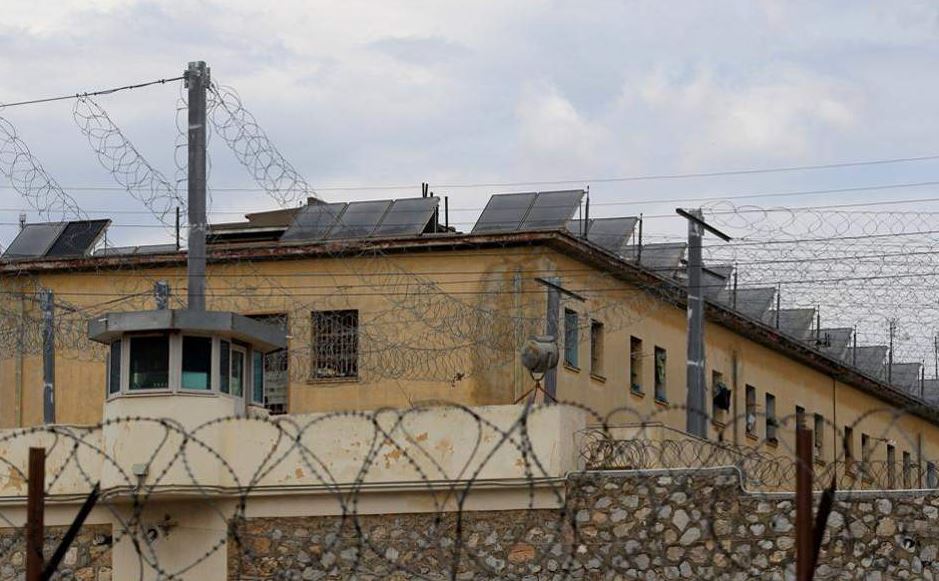 perleshje me thika ne nje burg ne greqi vritet 35 vjecari shqiptar i denuar per ekzekutimin e nje biznesmeni emrifoto