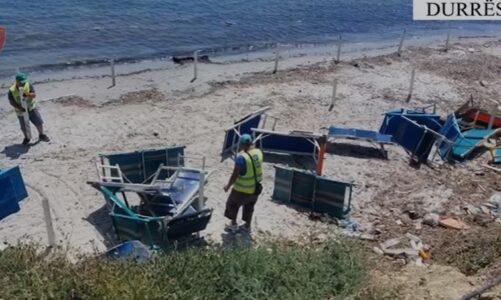 policia e durresit aksion ne plazh sekuestrohen 52 cadra dhe 106 shezlonge te vene pa leje procedohen penalisht 7 persona