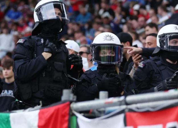 prag ndeshje itali shqiperi arrestohen 50 tifoze italiane