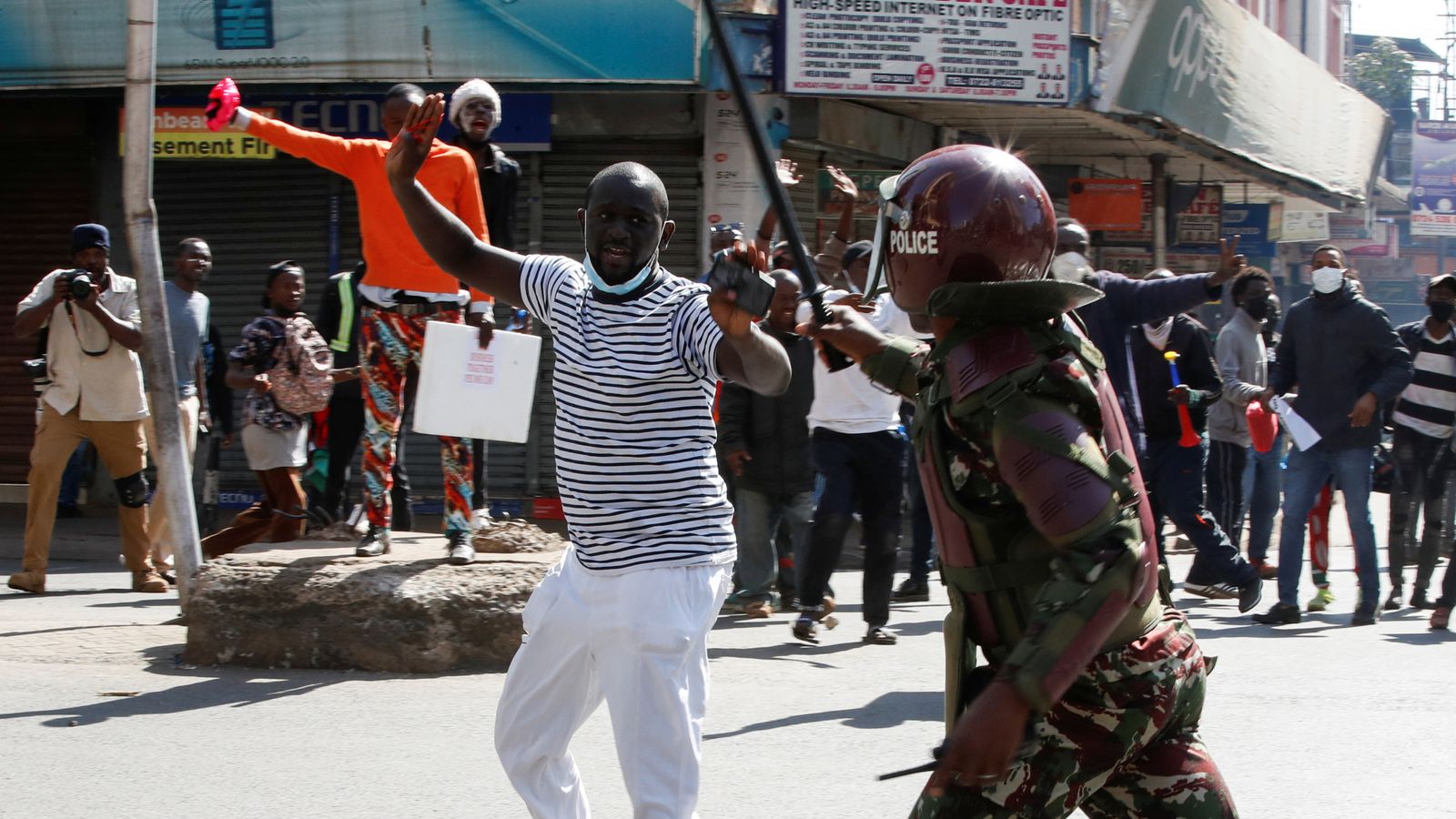 skynews-kenya-protest-police_6590311