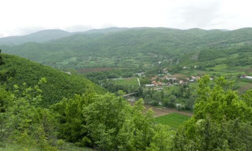 qeveria e kosoves hedh poshte kritikat e quint it dhe be se per shpronesimin e tokave ne veri