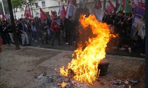 qindra e mijera franceze protestojne kunder te djathtes ekstreme
