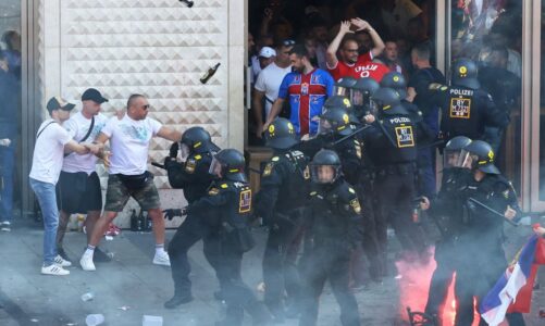 serbia zhgenjen brenda dhe jashte fushe ultrasit sollen kaos ne gjermani perplasje e dhunshme me policine video