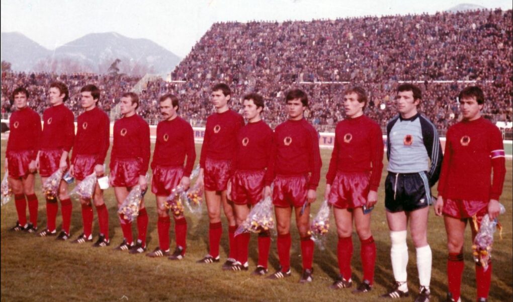 shqiperi spanje sfida qe nuk u zhvillua kurre ja se si tentuan spanjollet te blinin ndeshjen
