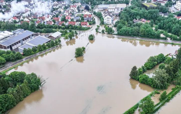 situata e permbytjeve ne jug te gjermanise mbetet e tensionuar disa zona shpallen gjendjen e katastrofes