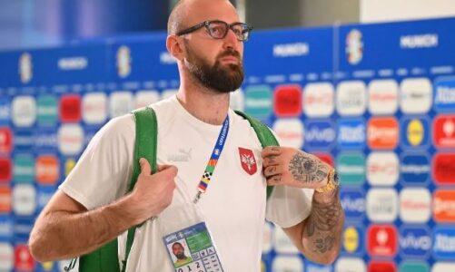 skandal te serbia portieri perleshet fizikisht me tifozin para ndeshjes vendimtare