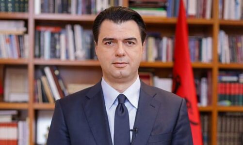 skandali tek onkologjiku reagon basha kryeministri ka ndertuar piramiden e korrupsionit qe nuk kursen as te semuret shqiperia meriton me shume