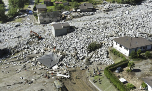 stuhia ne zvicer shkaktoi permbytje dhe rreshqitje dheu disa persona te zhdukur