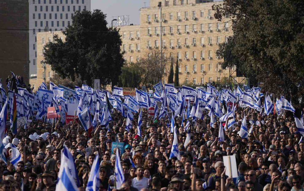 Tel Aviv, mijëra izraelitë protestojnë kundër qeverisë