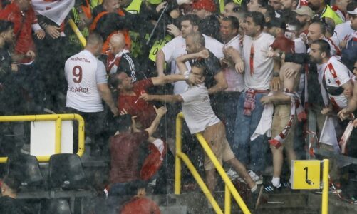 turqi gjeorgji kaos ne dortmund tifozet perleshen ne stadium